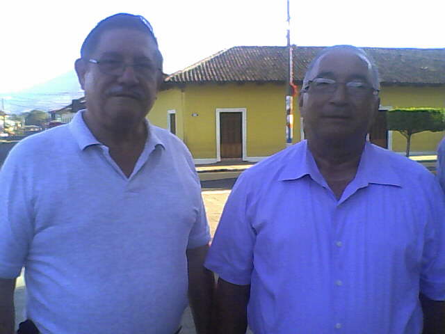 Dr. Guillermo Vargas Sandino y profesor Adolfo Torres
